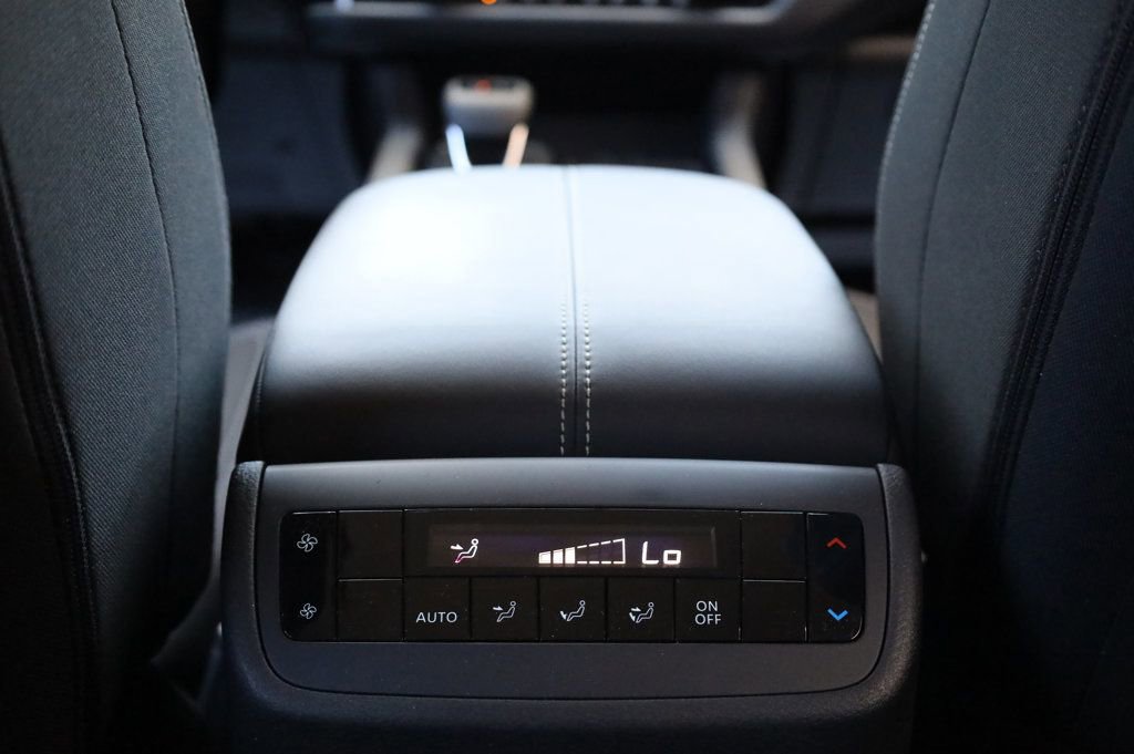 Used 2025 Nissan Pathfinder SV image 38