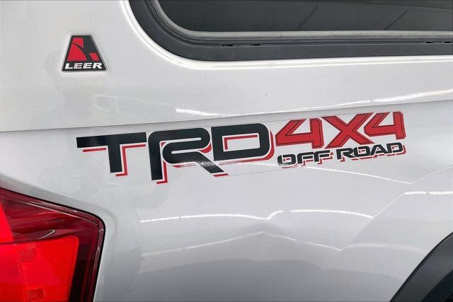 Used 2017 Toyota Tacoma TRD Off-Road AWD/4WD image 7
