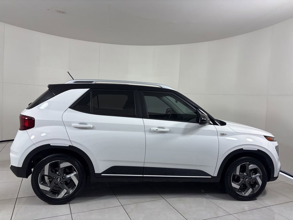 Used 2023 Hyundai Venue Limited w/ Cargo Package image 6