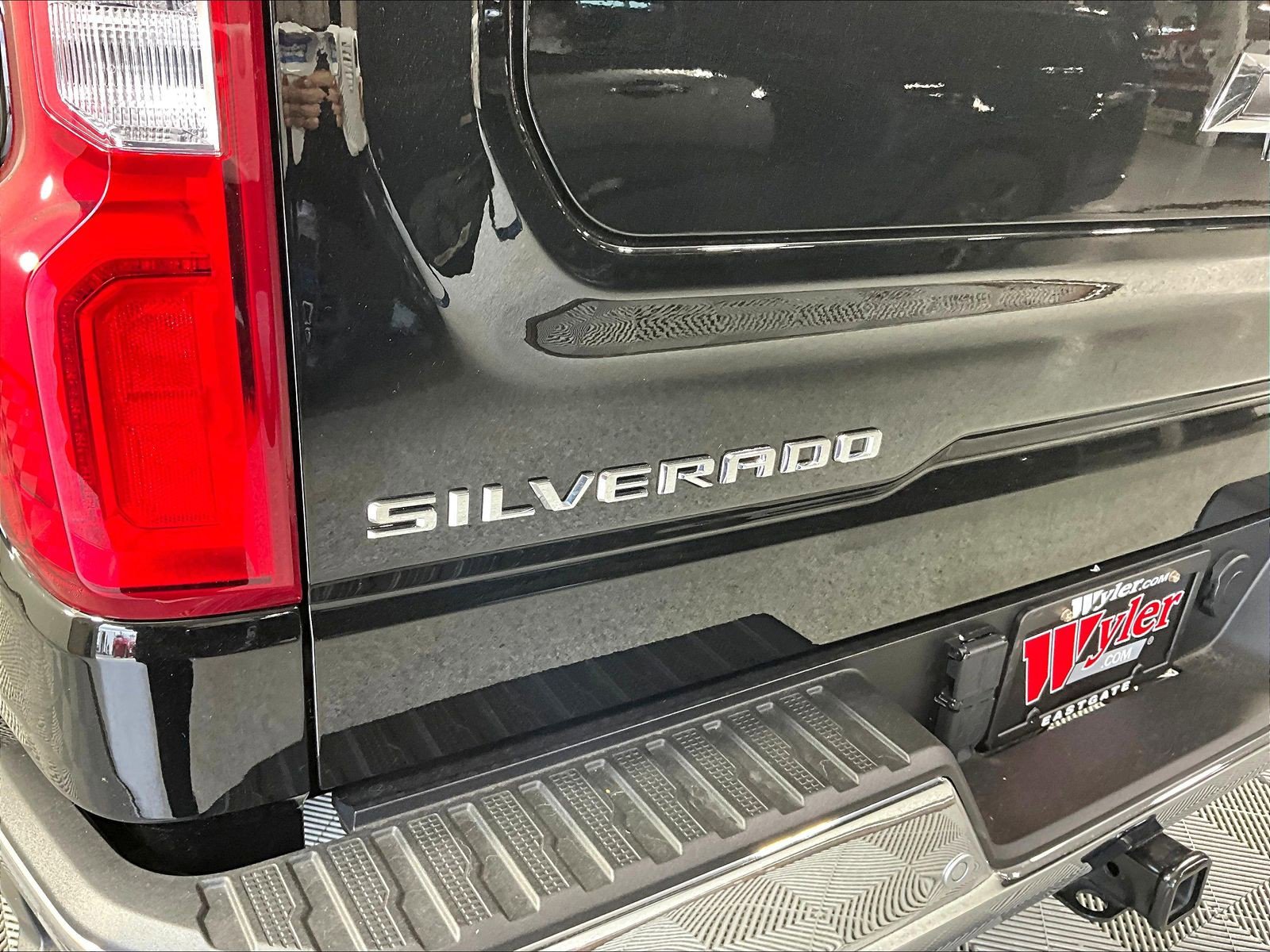 Used 2024 Chevrolet Silverado 1500 LTZ w/ LTZ Premium Package AWD/4WD image 25