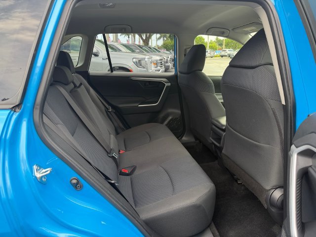 Certified 2019 Toyota RAV4 LE AWD/4WD image 18