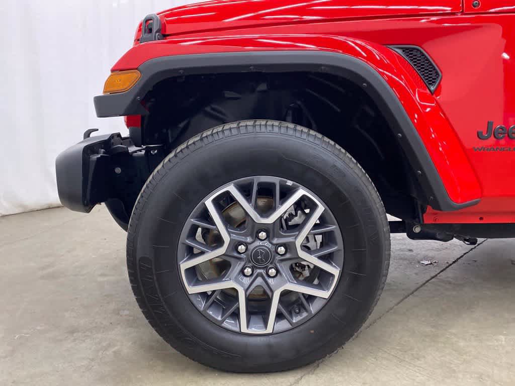 Used 2025 Jeep Wrangler Unlimited Sahara AWD/4WD image 11