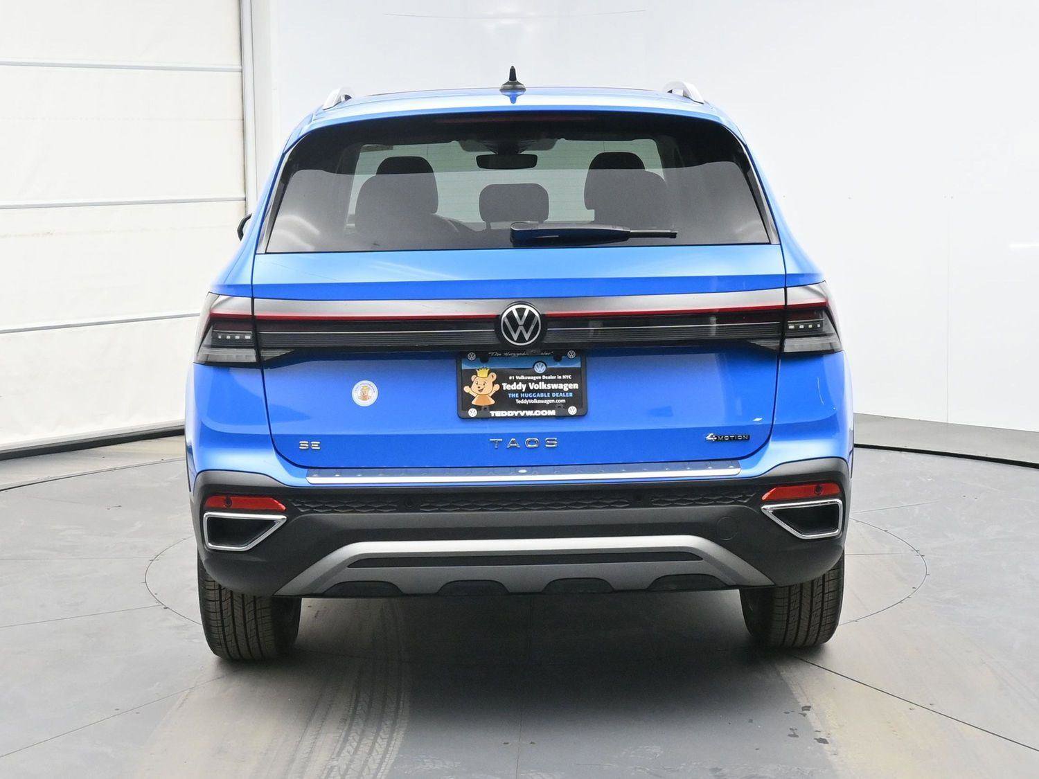 Certified 2025 Volkswagen Taos SE w/ Panoramic Sunroof Package AWD/4WD image 24