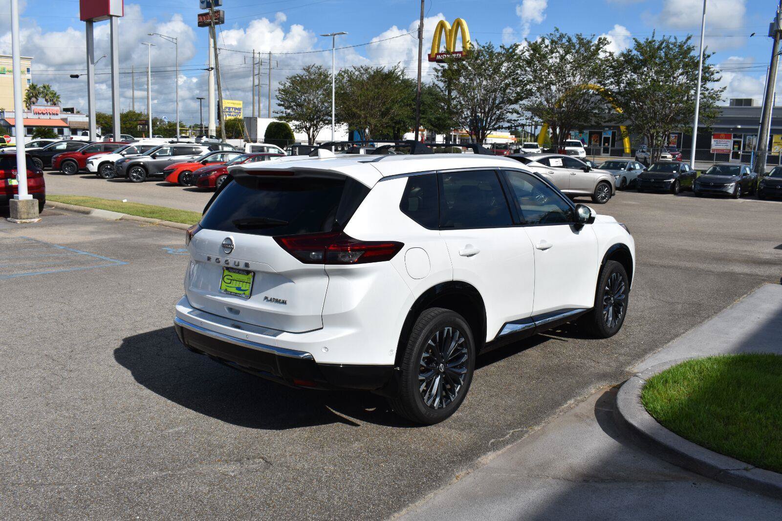 Used 2025 Nissan Rogue Platinum w/ Platinum Premium Package FWD image 11