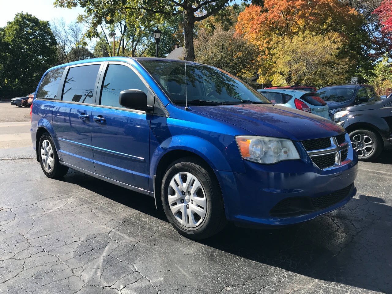 Used 2013 Dodge Grand Caravan SE FWD image 2