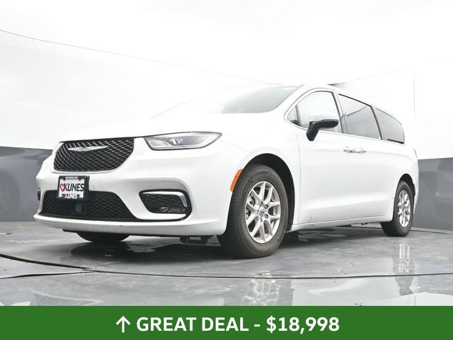 Used 2023 Chrysler Pacifica Touring-L FWD image 33
