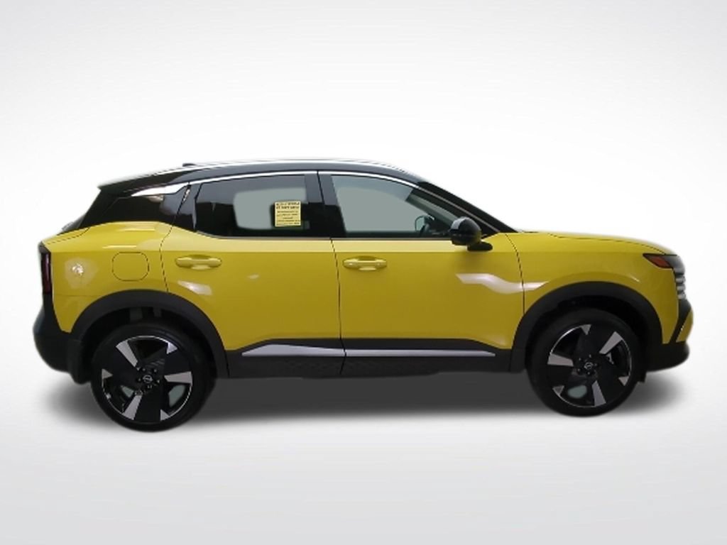 Used 2025 Nissan Kicks SR FWD image 6