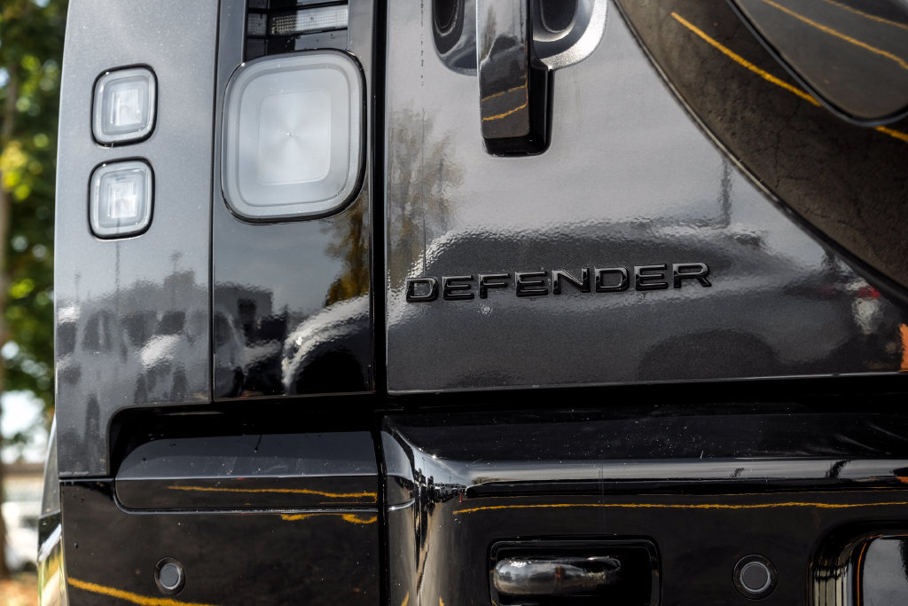New 2026 Land Rover Defender 110 X-Dynamic SE AWD/4WD image 8