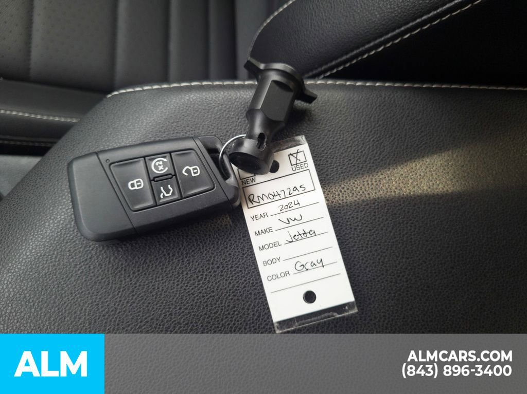 Used 2024 Volkswagen Jetta SE image 33
