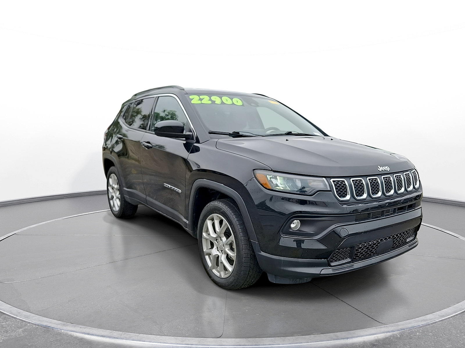 Used 2023 Jeep Compass Latitude AWD/4WD image 2