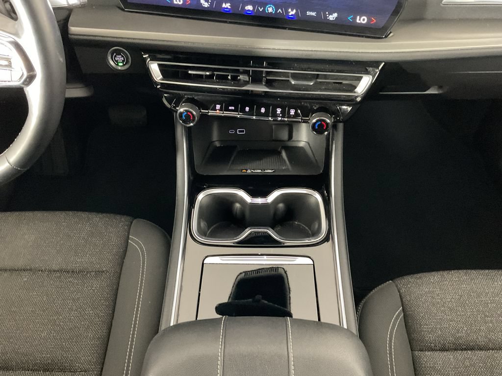 Used 2024 Chevrolet Traverse LT AWD/4WD image 15