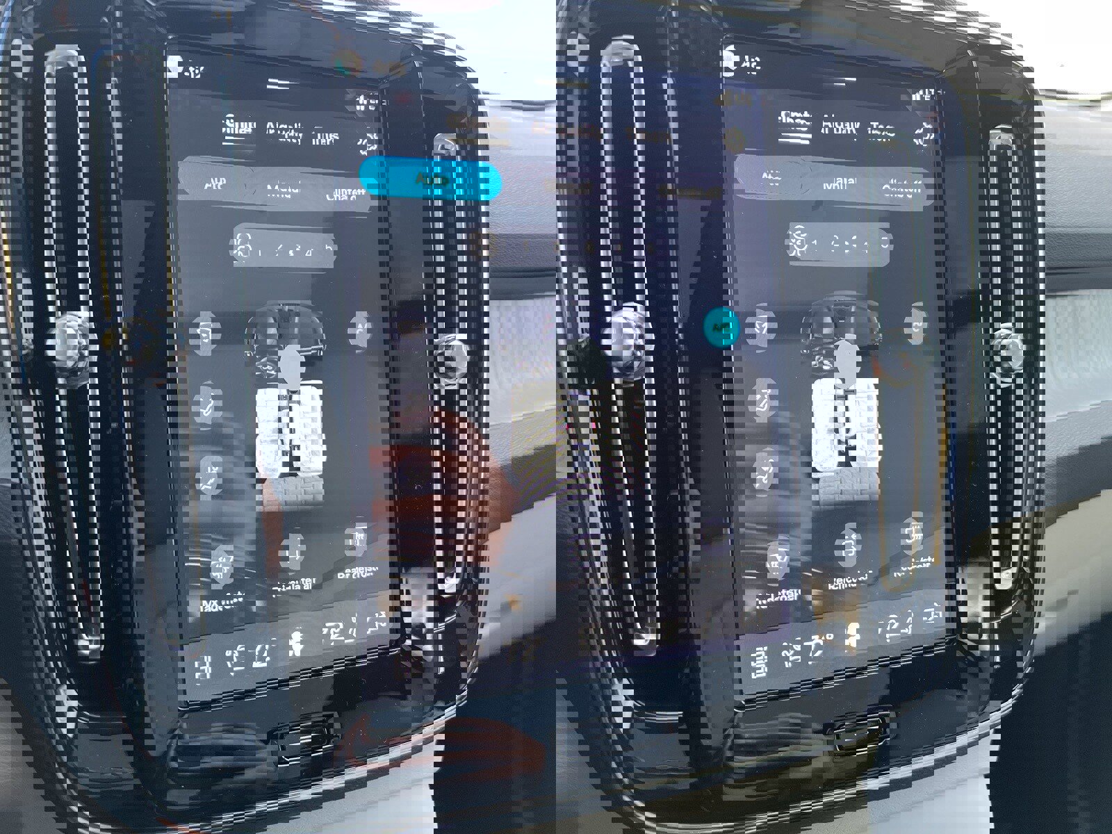 New 2026 Volvo XC40 B5 Ultra w/ Climate Package image 24