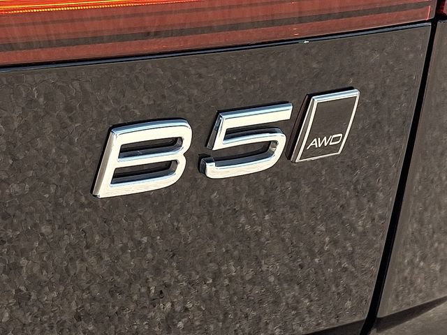 Certified 2024 Volvo V60 B5 Cross Country Ultimate w/ Protection Package Premier AWD/4WD image 32