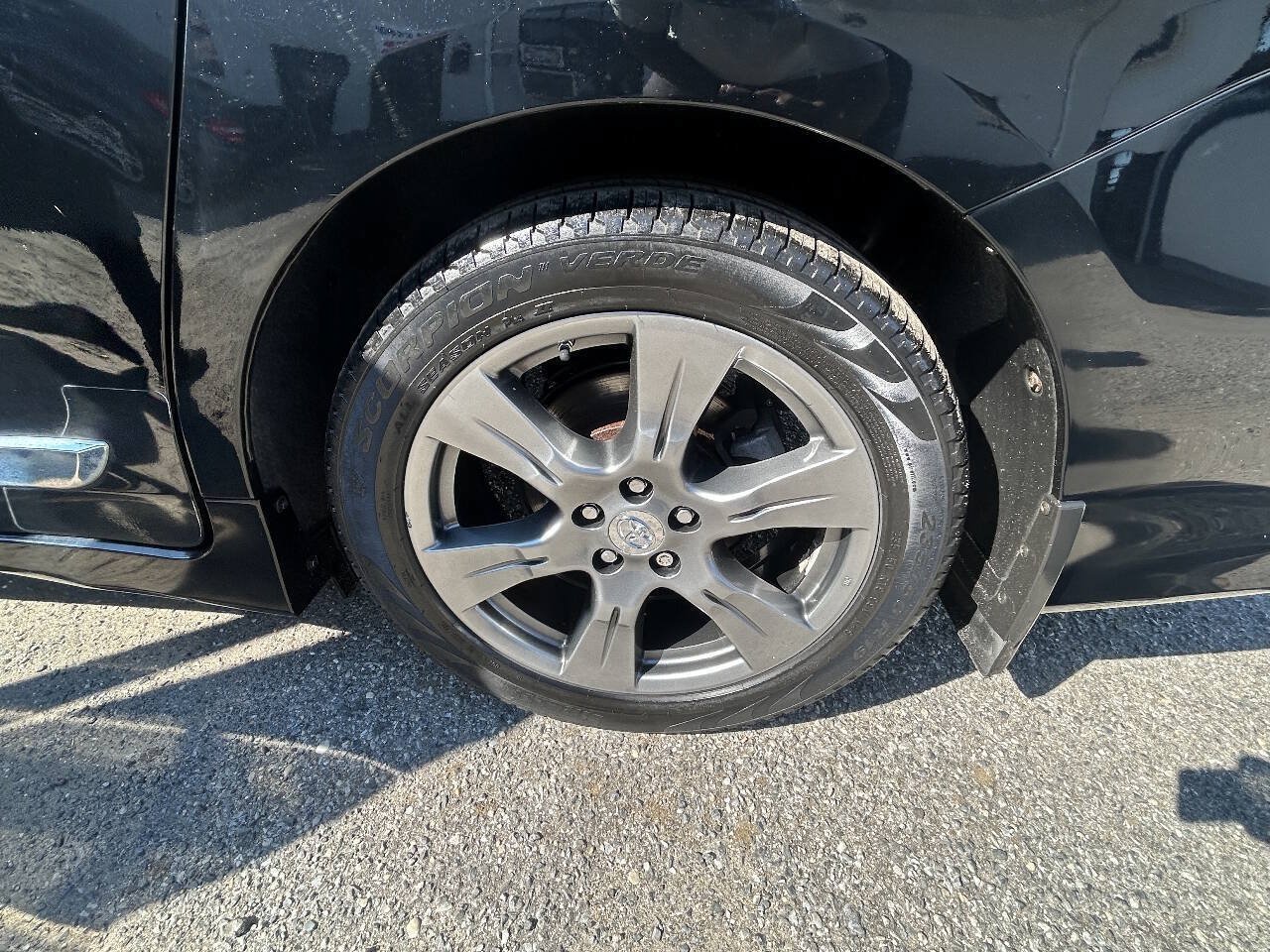 Used 2017 Toyota Sienna SE Premium FWD image 29