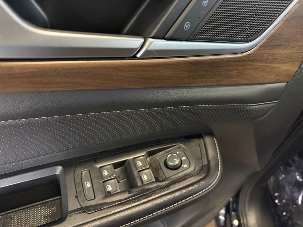 Used 2025 Volkswagen Atlas SE w/ Panoramic Sunroof Package image 11