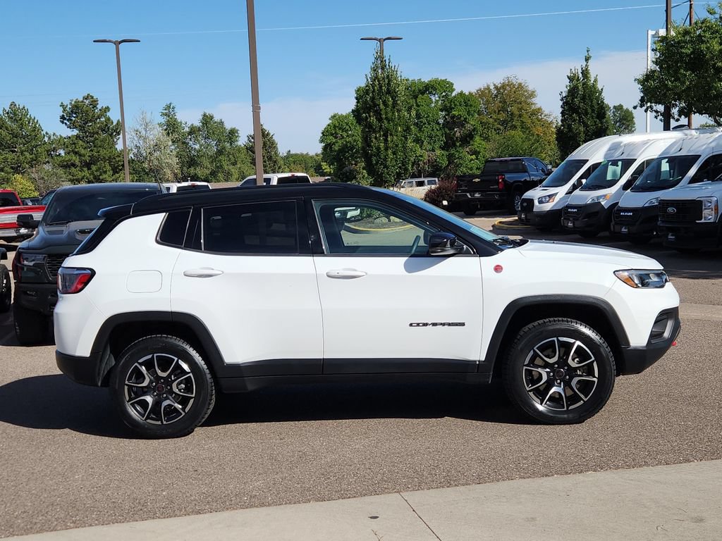 Certified 2025 Jeep Compass Trailhawk AWD/4WD image 2