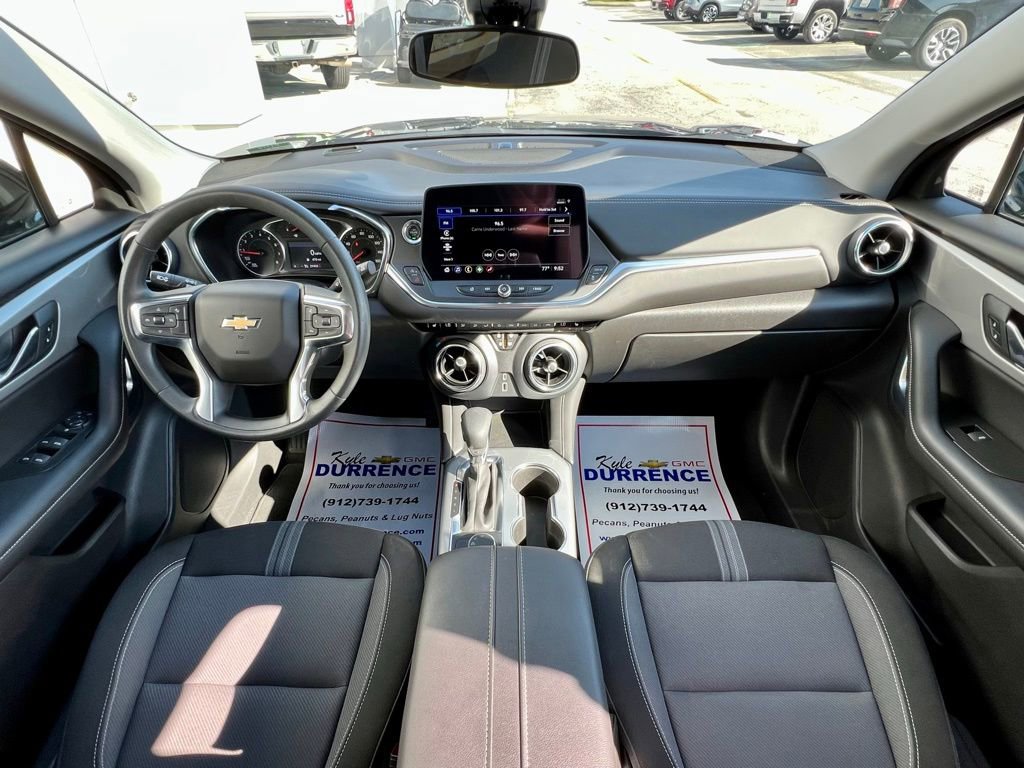 Used 2025 Chevrolet Blazer LT image 2