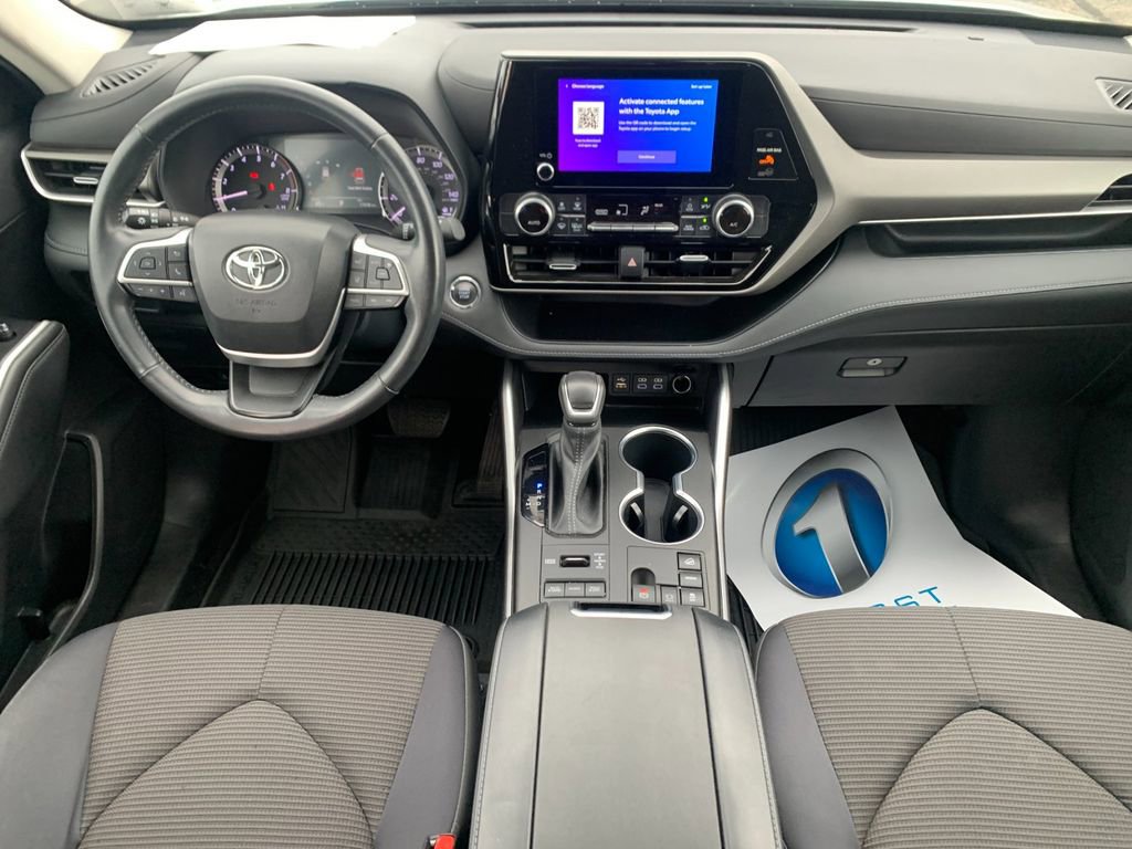 Used 2023 Toyota Highlander LE image 16