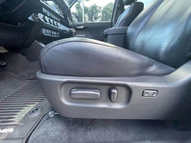 Used 2020 Toyota Tacoma TRD Sport w/ TRD Premium Sport Package AWD/4WD image 12