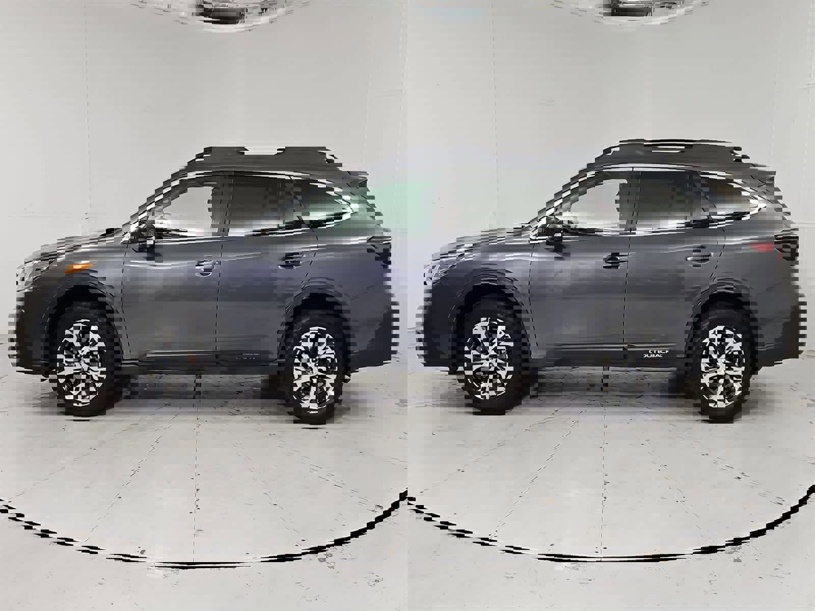 Used 2020 Subaru Outback Limited image 3
