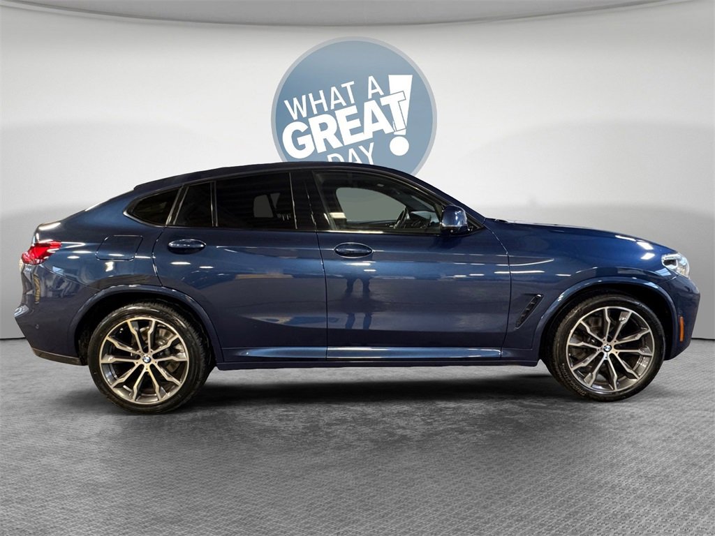 Used 2021 BMW X4 xDrive30i w/ Executive Package image 2