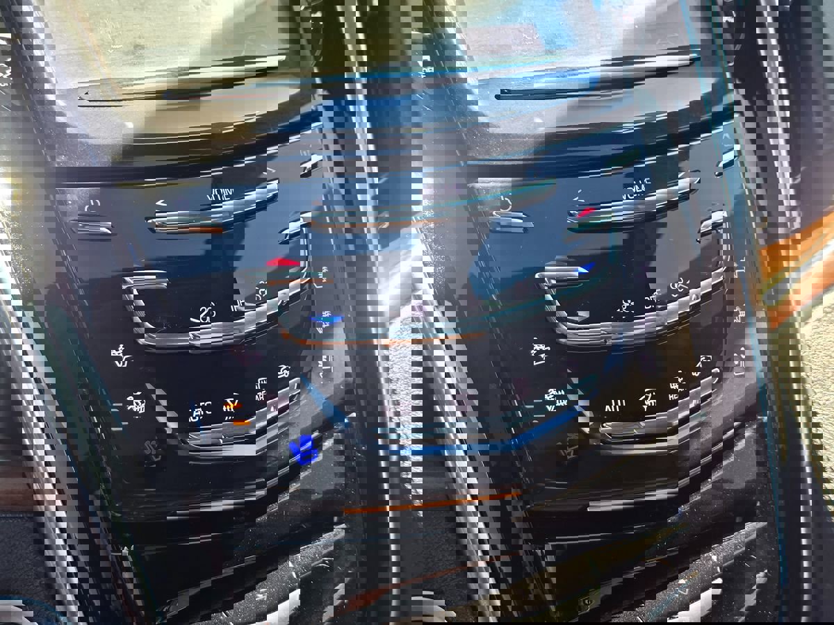 Used 2017 Cadillac Escalade Luxury image 35