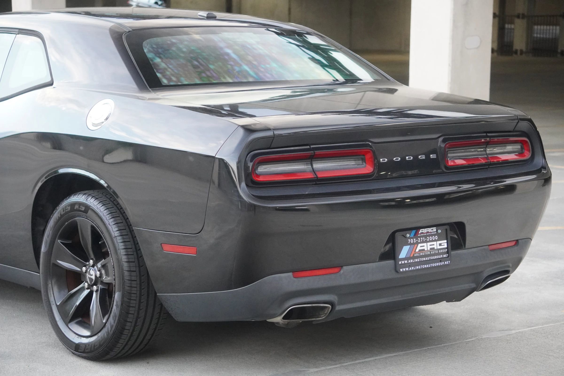 Used 2017 Dodge Challenger SXT RWD image 28