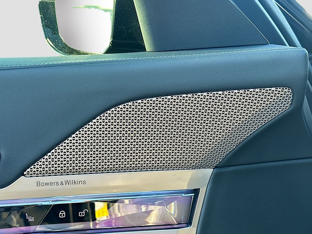 Used 2023 BMW 760i xDrive image 19