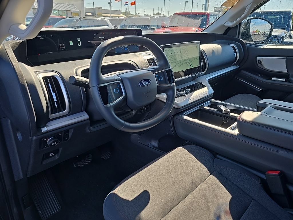 Used 2025 Ford Expedition Max Active AWD/4WD image 12