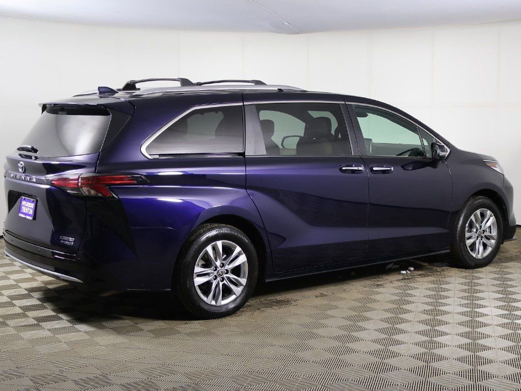 Used 2022 Toyota Sienna Limited AWD/4WD image 12