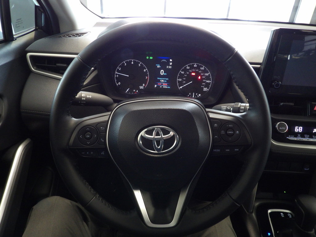 Used 2025 Toyota Corolla Cross LE image 27