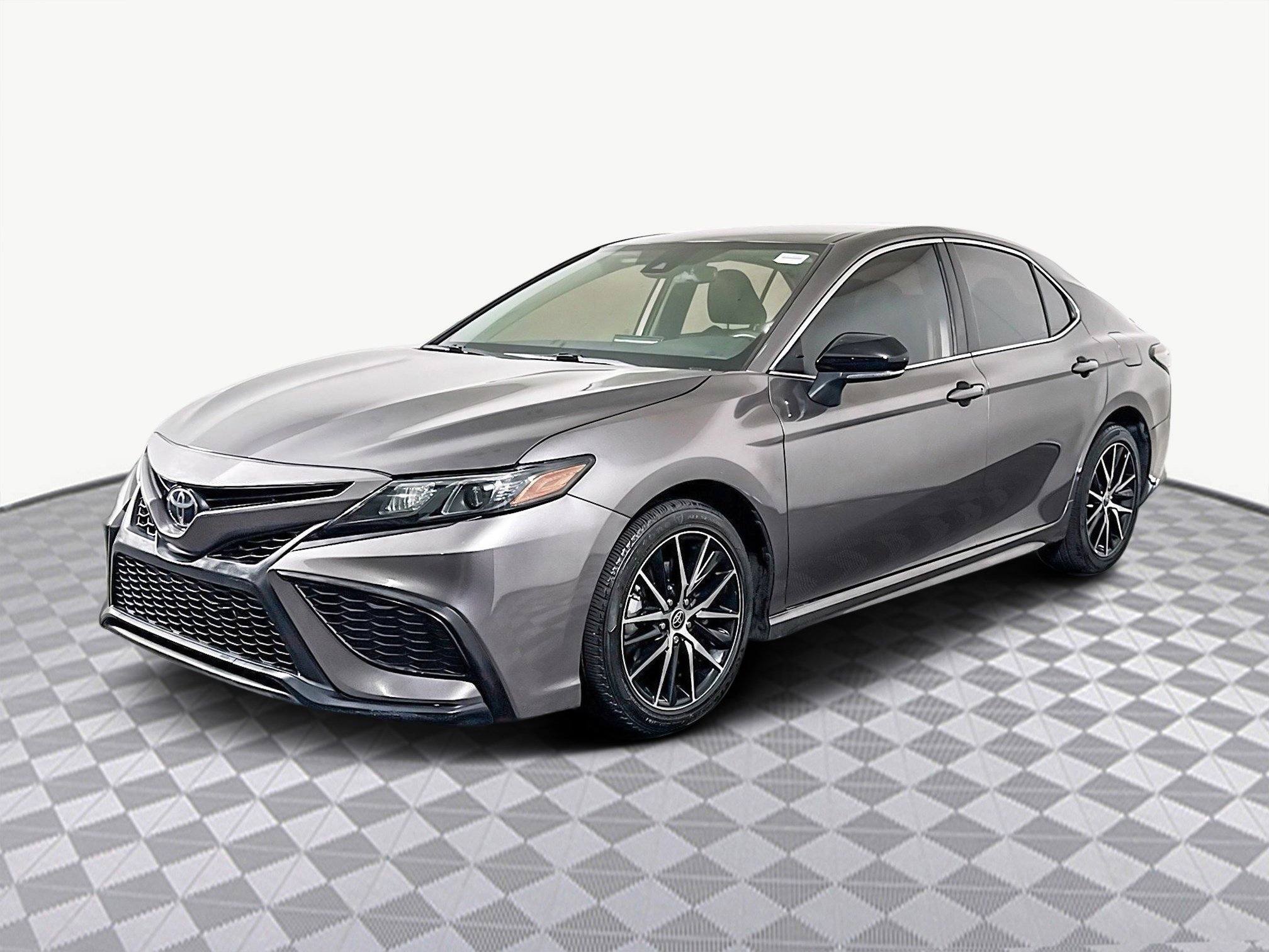 Used 2022 Toyota Camry SE image 4