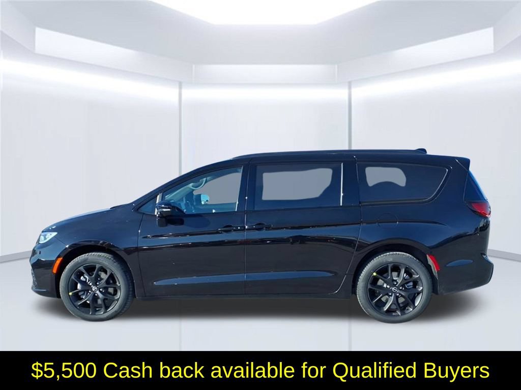 New 2026 Chrysler Pacifica Select w/ S Appearance Package AWD/4WD image 2