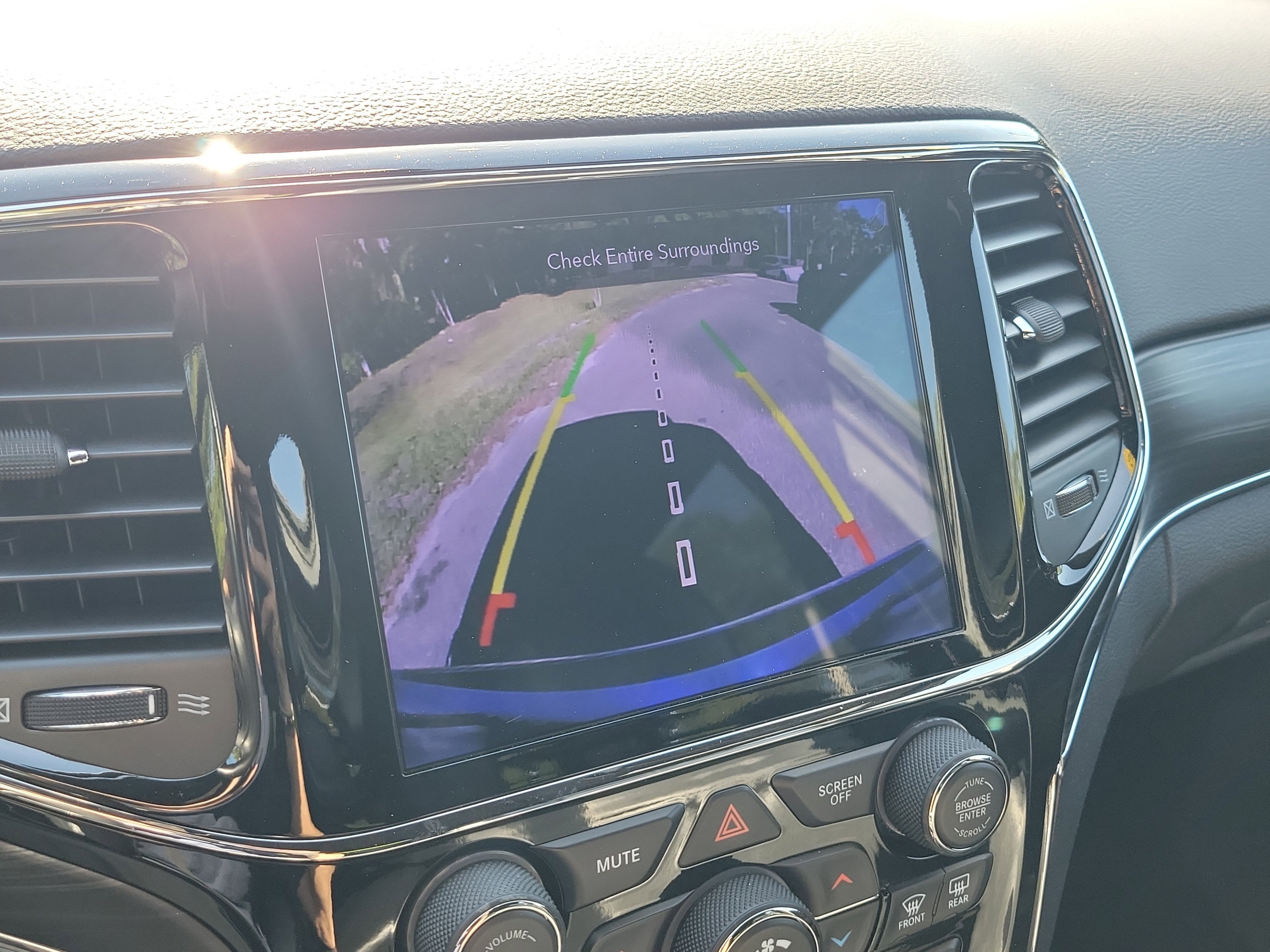 Used 2020 Jeep Grand Cherokee Limited w/ Luxury Group II image 34