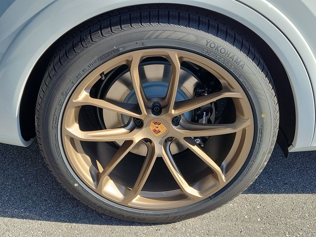 New 2026 Porsche Cayenne GTS AWD/4WD image 14