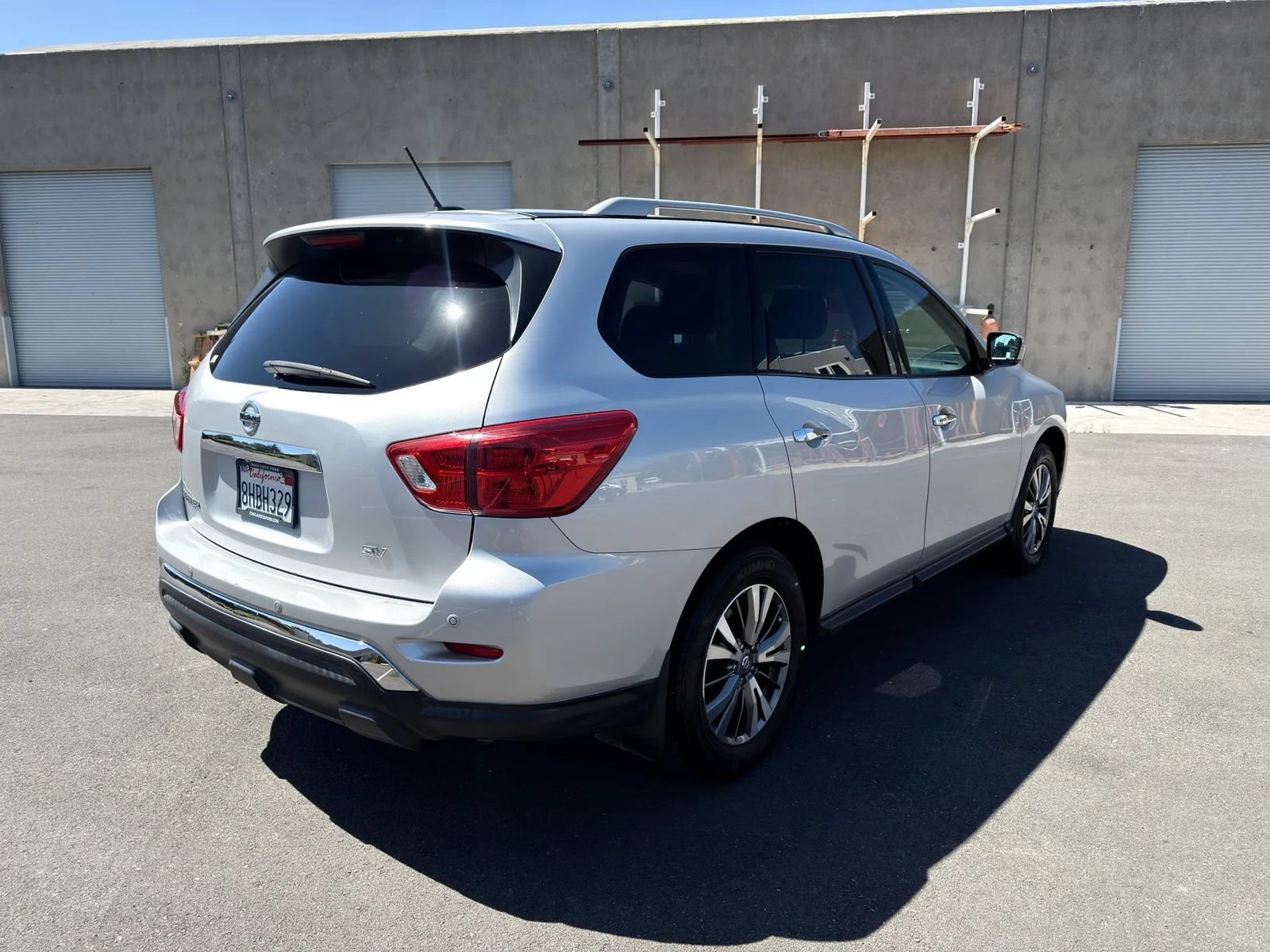 Used 2018 Nissan Pathfinder SV FWD image 4