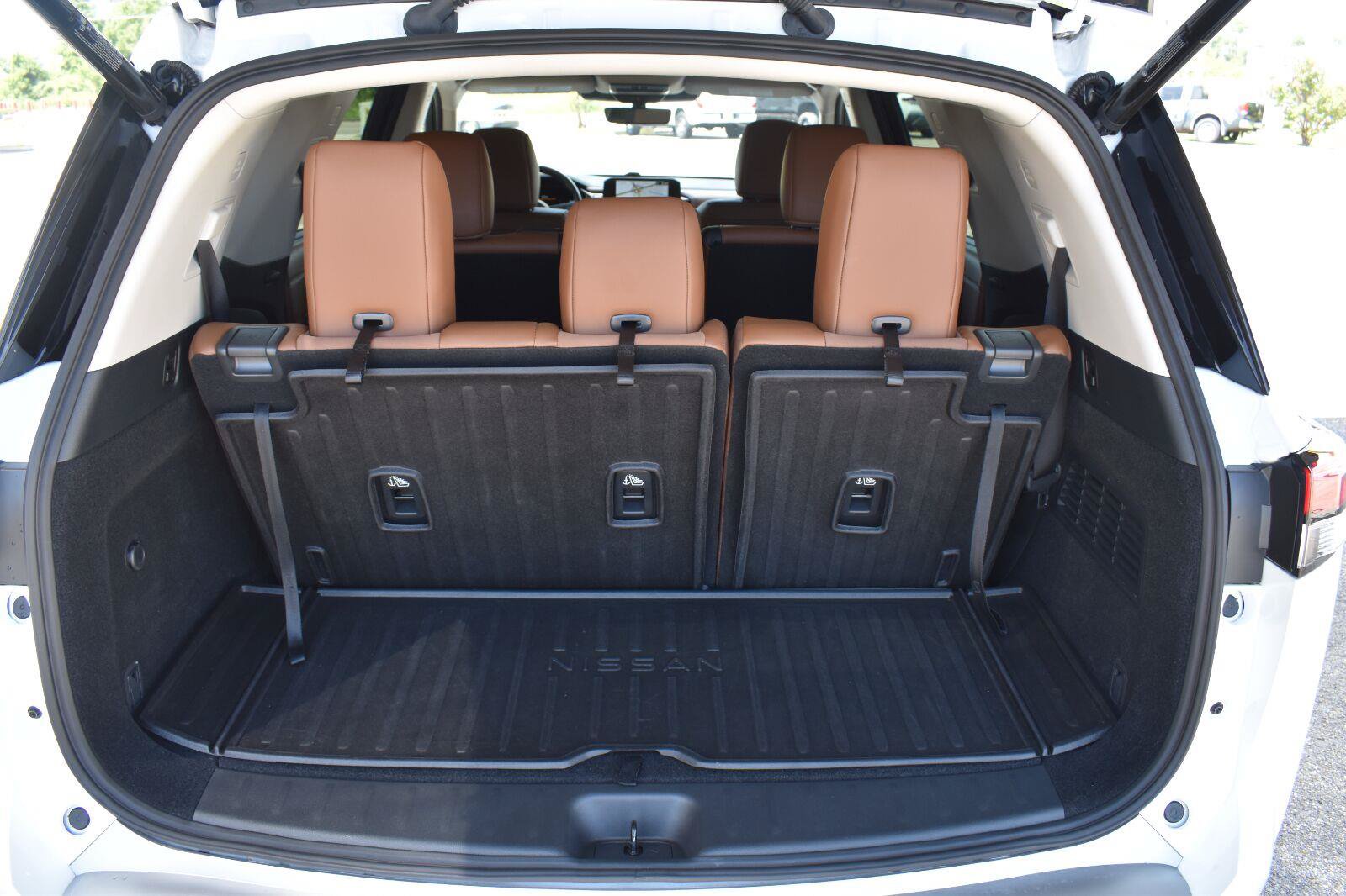 Used 2025 Nissan Pathfinder Platinum w/ Cargo Package FWD image 63