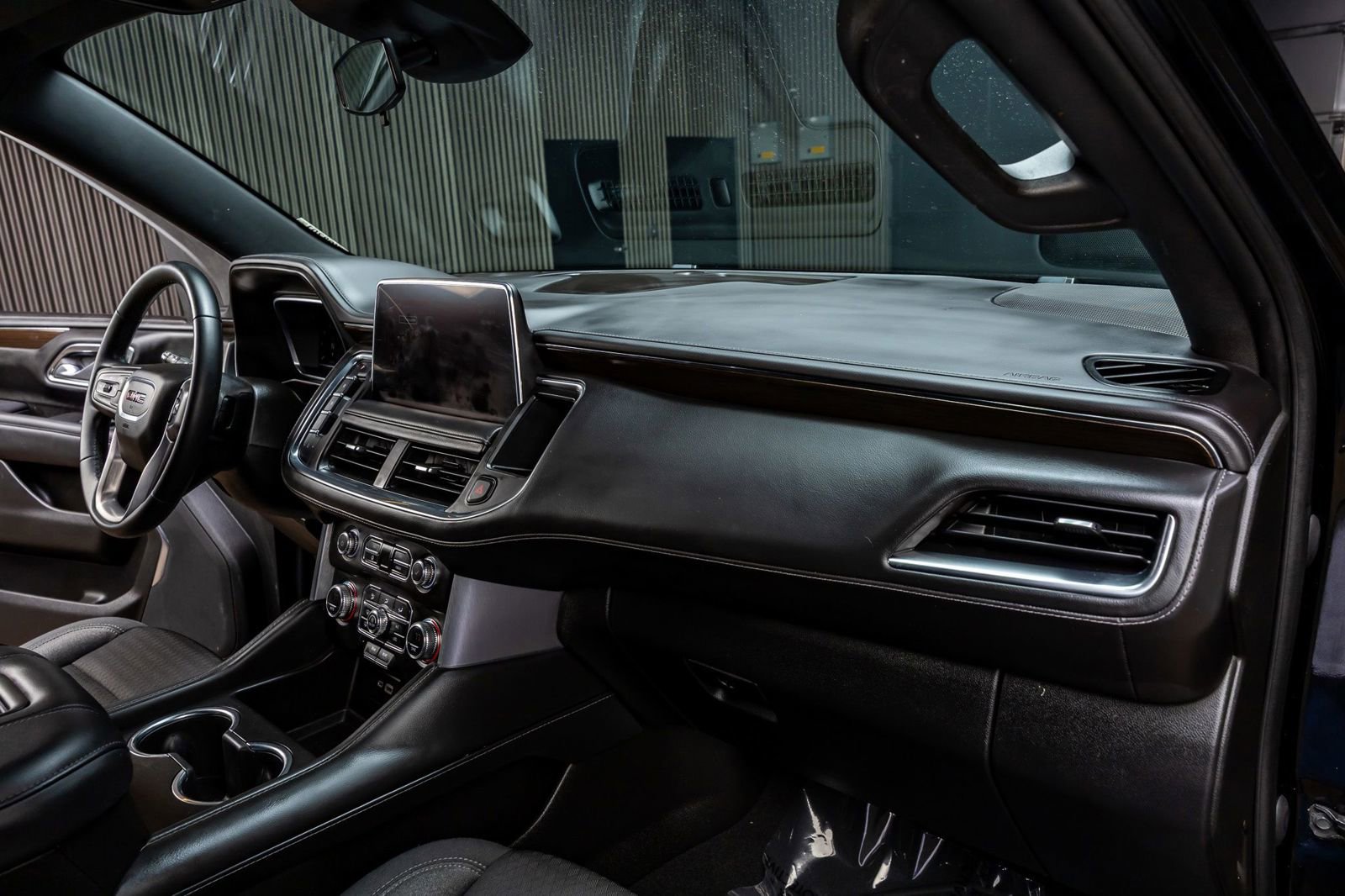 Used 2023 GMC Yukon SLE image 14