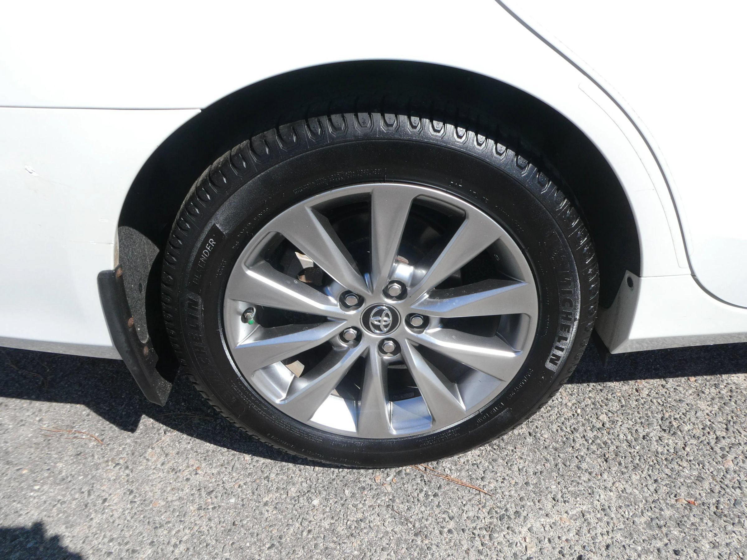 Used 2016 Toyota Camry XLE FWD image 31