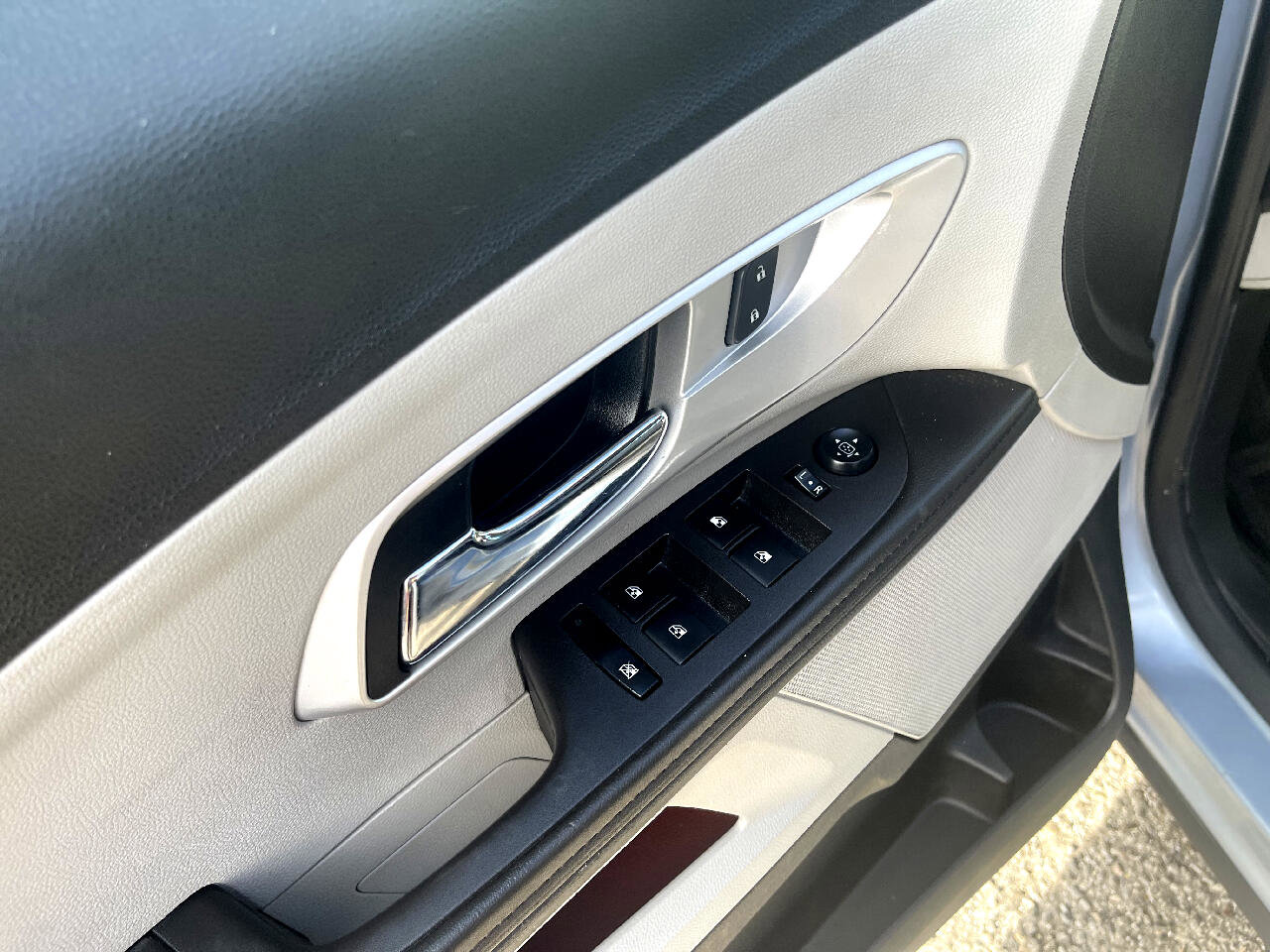 Used 2015 Chevrolet Equinox LS image 11