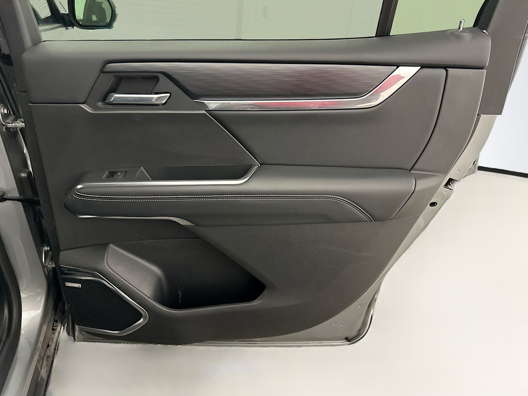 Used 2025 GMC Acadia Elevation image 33