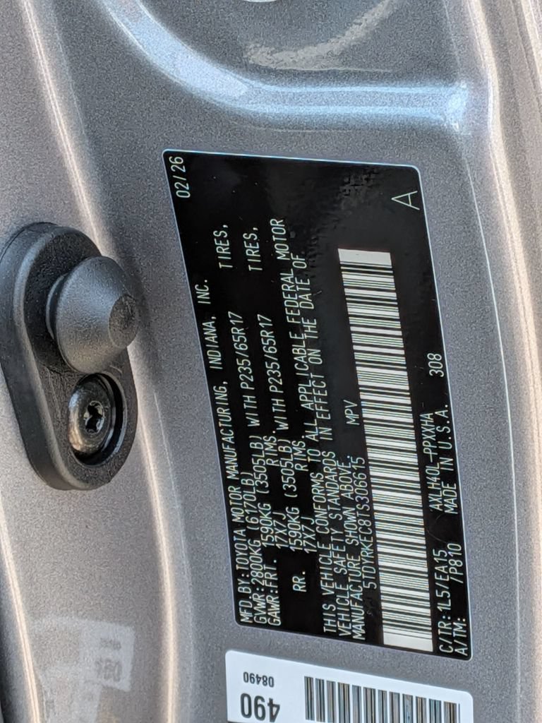 Used 2026 Toyota Sienna XLE FWD image 38