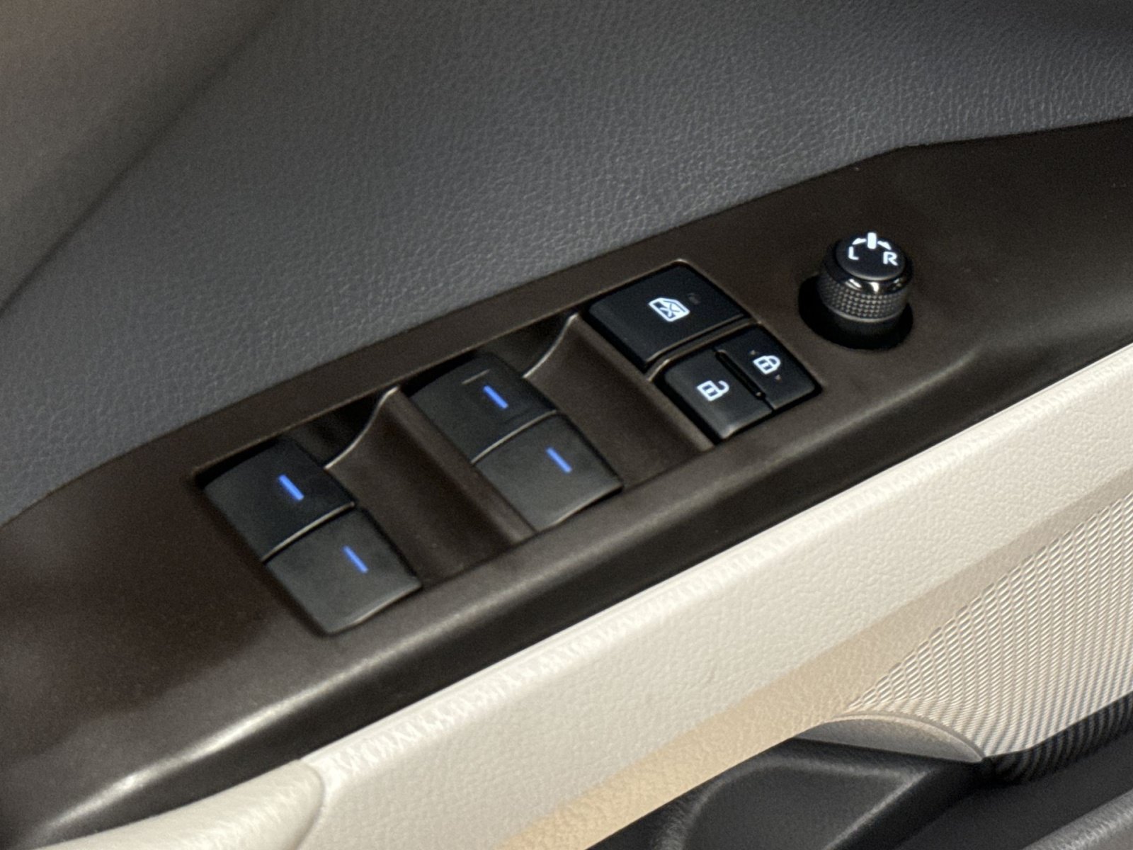 Used 2021 Toyota Camry LE FWD image 16