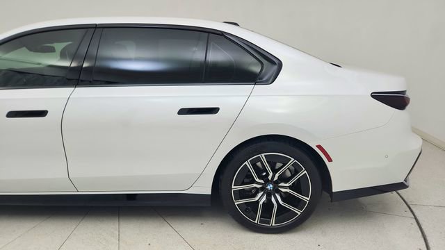 Used 2025 BMW 740i image 10