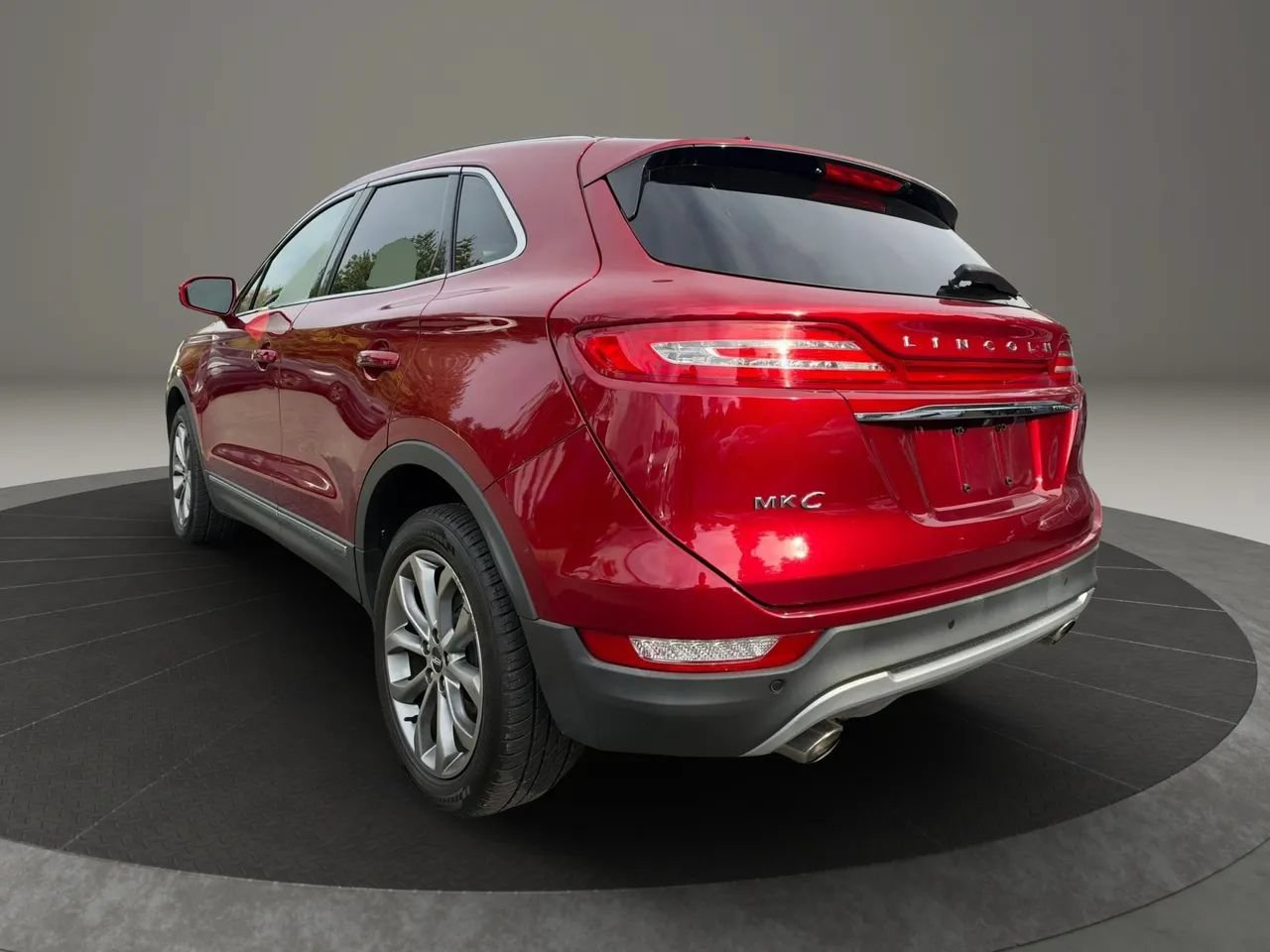 Used 2019 Lincoln MKC Select w/ Select Plus Package AWD/4WD image 3
