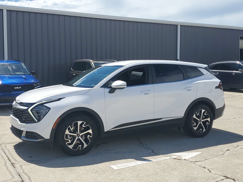 Used 2025 Kia Sportage EX FWD image 2