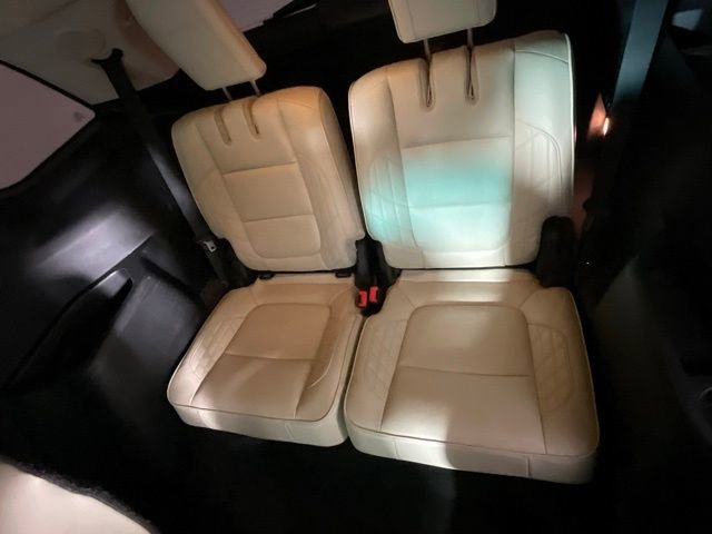 Used 2017 Ford Explorer Platinum image 18
