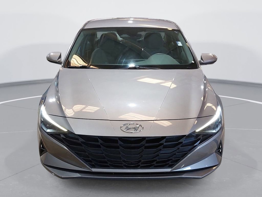 Used 2023 Hyundai Elantra SE FWD image 2