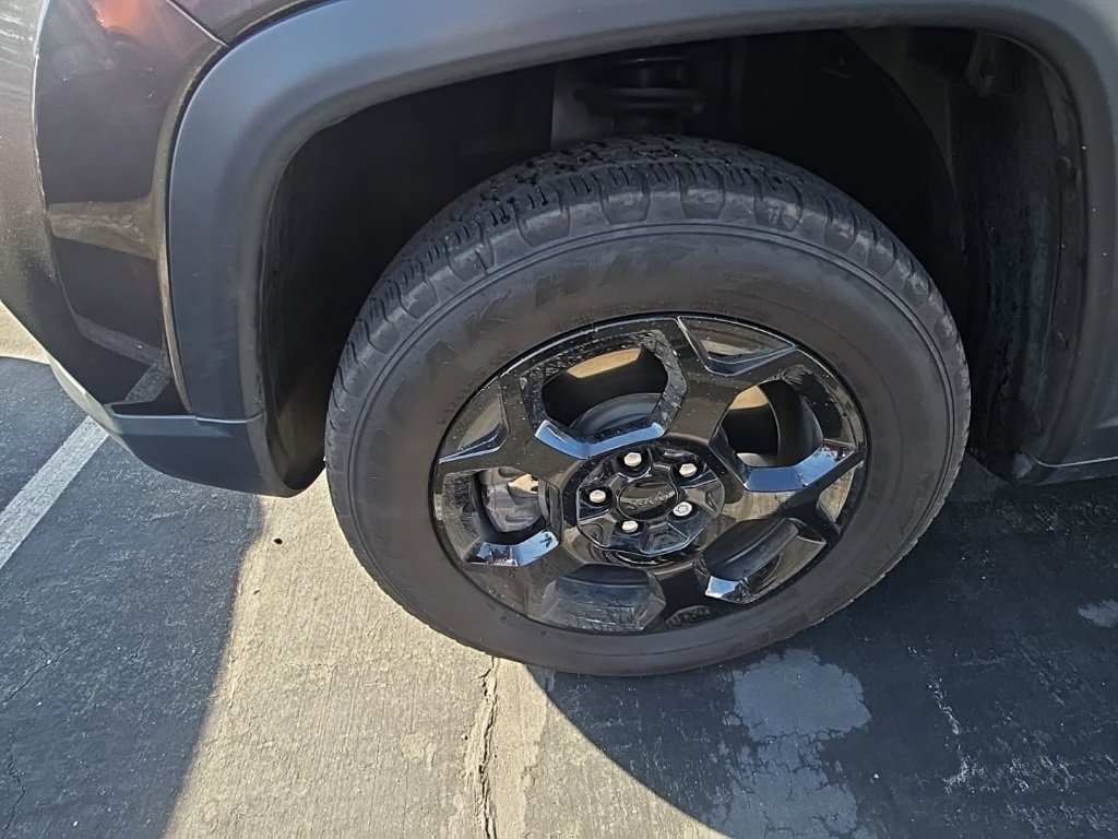 Used 2023 Jeep Compass Trailhawk image 4