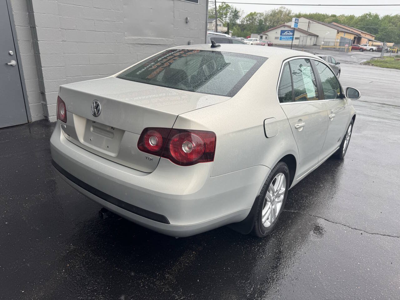 Used 2010 Volkswagen Jetta TDI FWD image 8